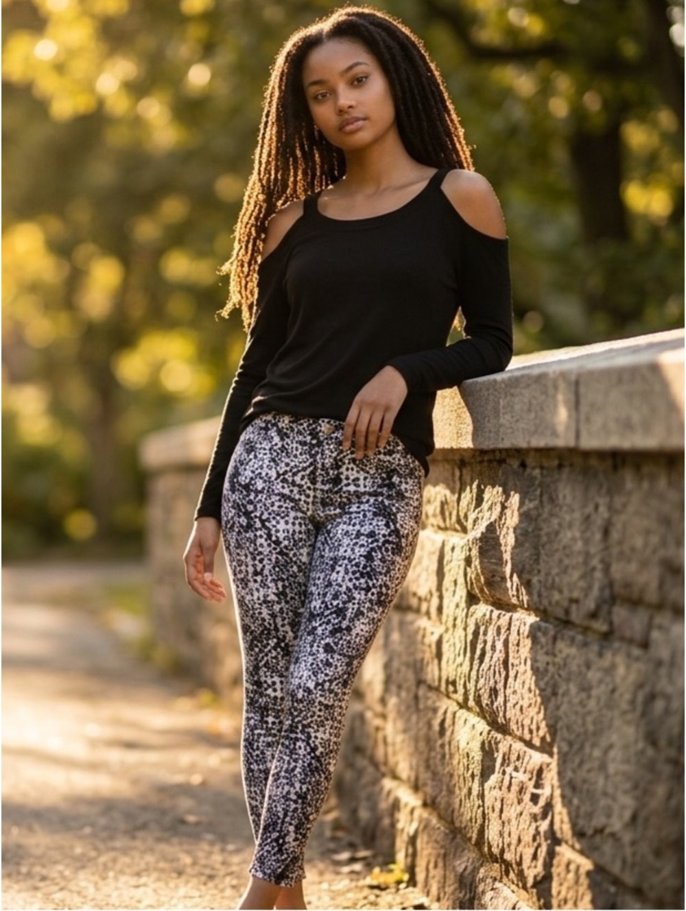 28 J Brand Printed Mid-Rise Cropped Capri Jeans in Elysium - Picture 9 of 15